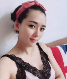 女刑警被两个黑人前后夹攻